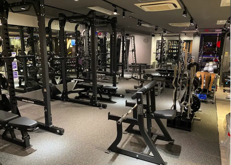 エニタイムフィットネス 千代田岩本町店のジム内風景
