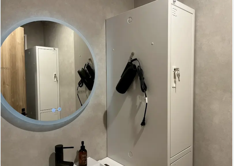 ビヨンド多摩センター店更衣室内風景