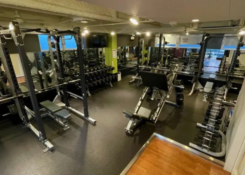 フィットネスジム エニタイムフィットネス 西調布店のジム内風景