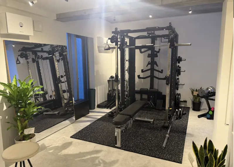 パーソナルジム Re:Glow 三鷹台店のジム内風景